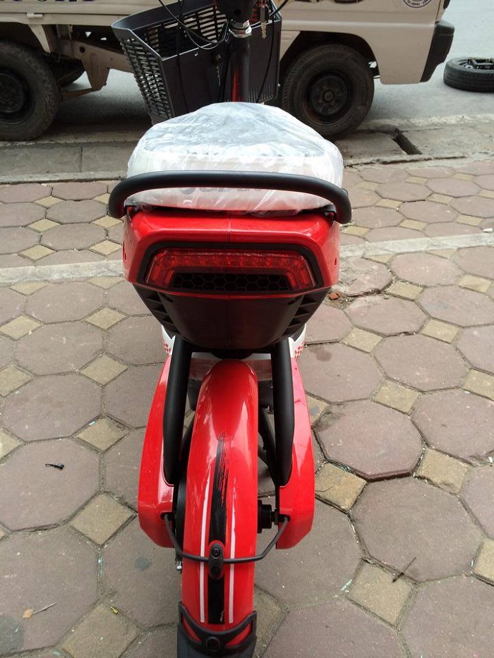 Xe đạp điện Giant M133 Mini đỏ 02