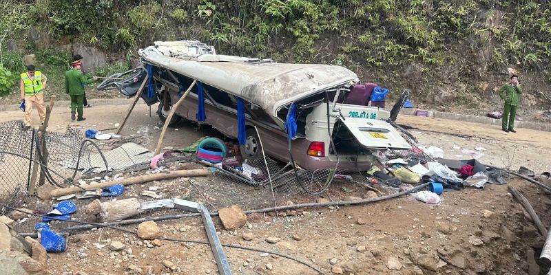 Bi kịch lật xe khách tại Lào Cai: Cần nhìn thẳng vào lỗ hổng an toàn giao thôngBi kịch lật xe khách tại Lào Cai: Cần nhìn thẳng vào lỗ hổng an toàn giao thông