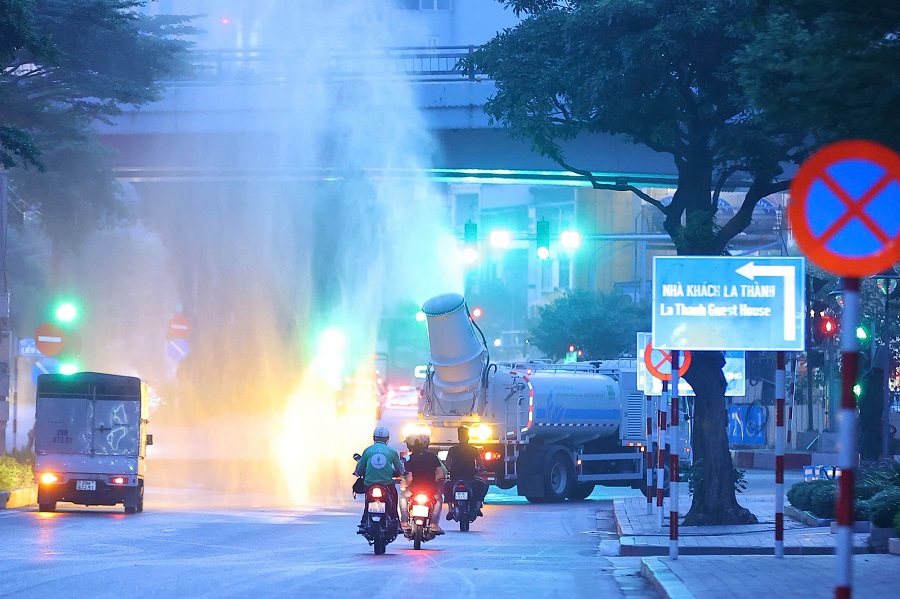 Hà Nội Tăng Cường Hệ Thống Pháo Nước: Giải Pháp Cấp Bách Dập Bụi Mịn