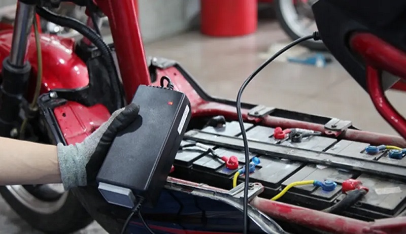 Hướng dẫn kiểm tra dây điện xe đạp điện khi phát hiện mùi khét