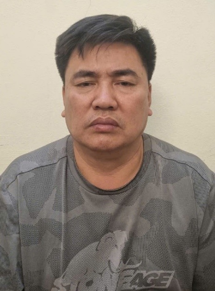 Đẩy Đại úy CSGT vào đầu xe tải: Hành vi cố ý giết người hay chống người thi hành công vụ?