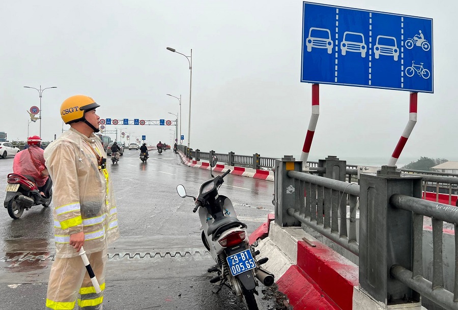 Xử phạt người điều khiển xe điện chạy sai làn đường trong khu đô thị