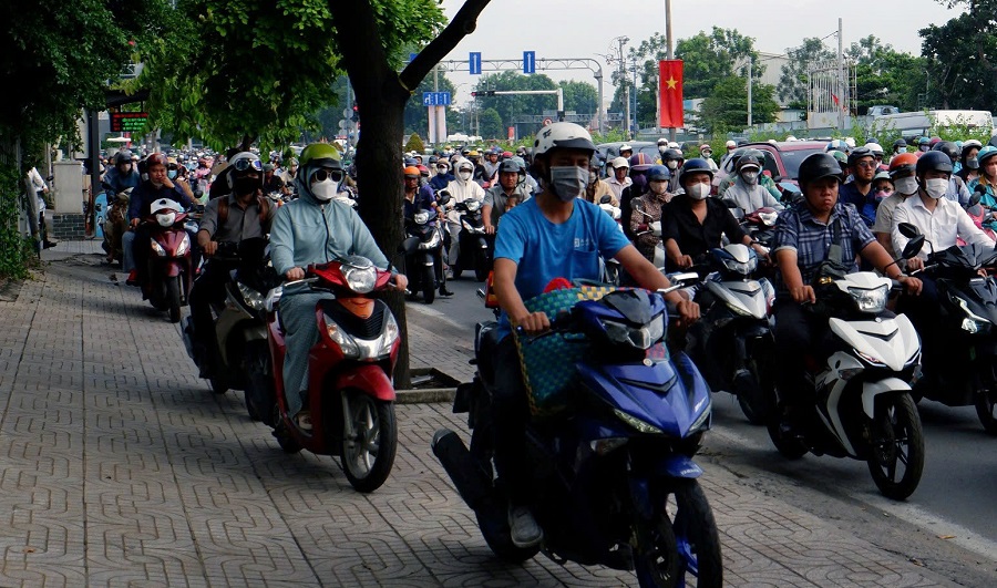 Xử phạt người điều khiển xe điện chạy sai làn đường trong khu đô thị