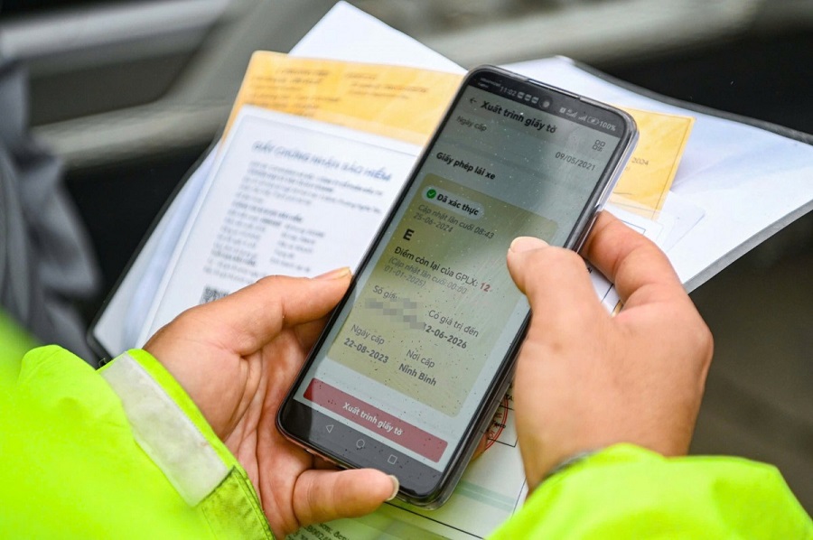 Cách mạng số hóa giấy phép lái xe: Lái xe điện tử, thủ tục siêu tốc