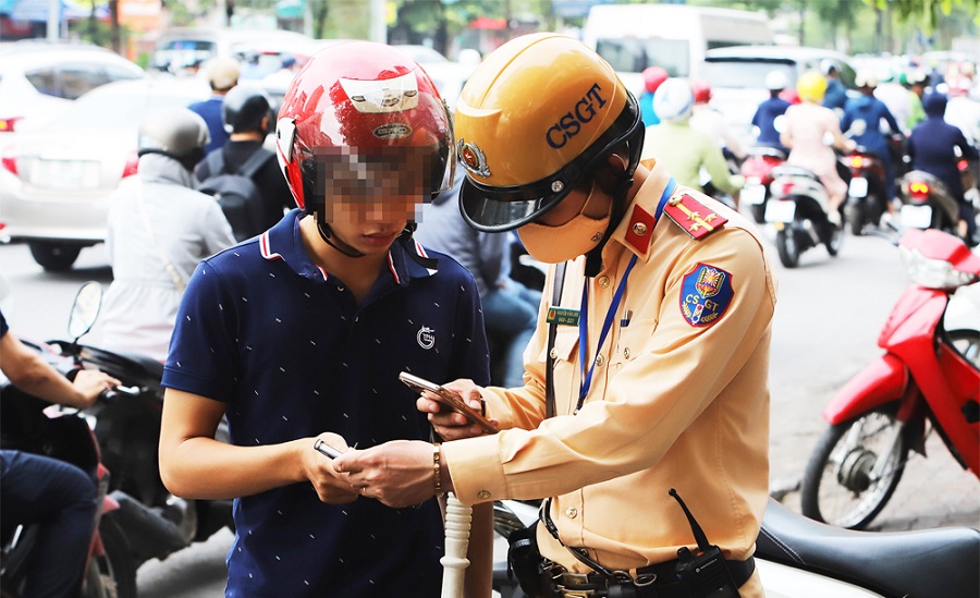 Cách mạng số hóa giấy phép lái xe: Lái xe điện tử, thủ tục siêu tốc