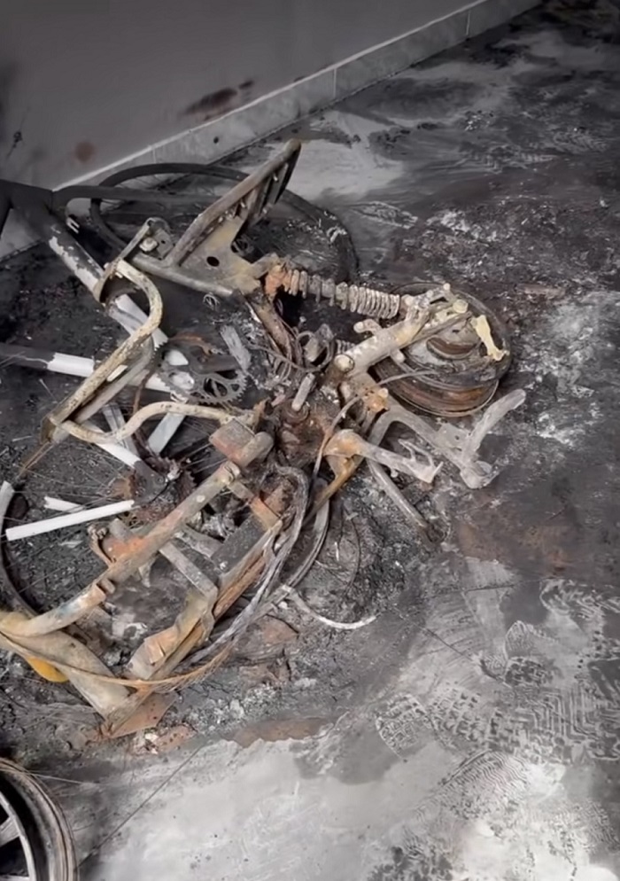 Ca sĩ Phạm Trưởng bị cháy nhà 4 tầng vì xe điện, thiệt hại nhiều tài sản