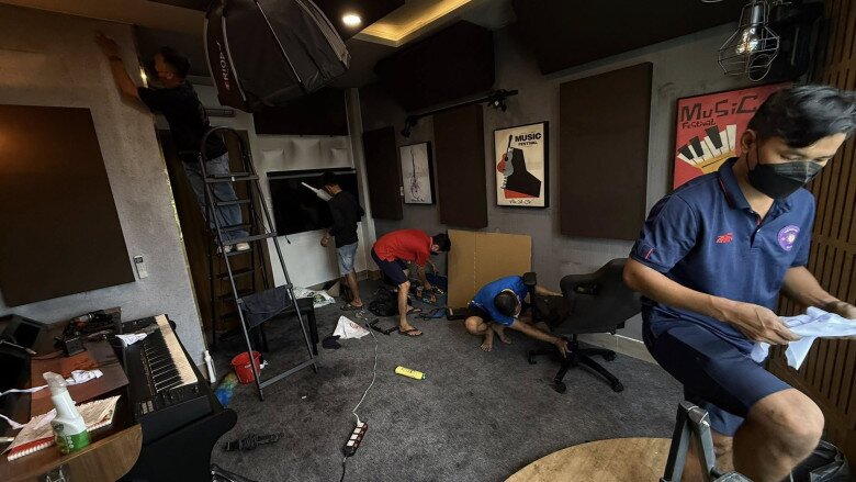 Ca sĩ Phạm Trưởng bị cháy nhà 4 tầng vì xe điện, thiệt hại nhiều tài sản