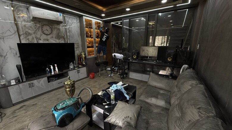 Ca sĩ Phạm Trưởng bị cháy nhà 4 tầng vì xe điện, thiệt hại nhiều tài sản