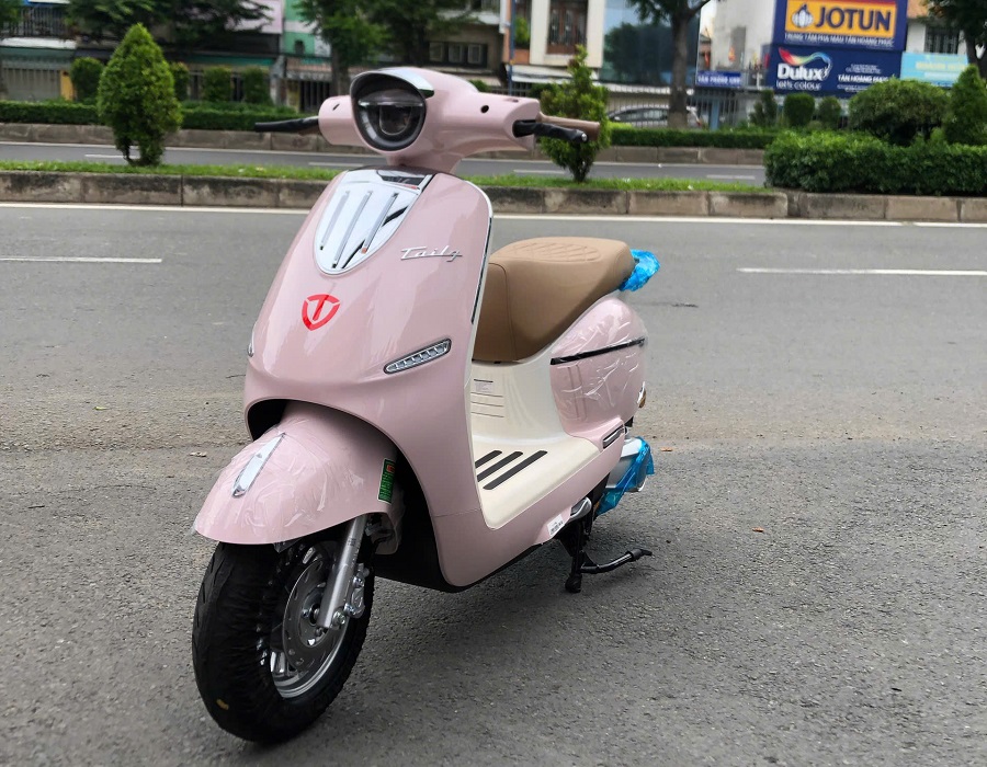 Kinh tế khó khăn nên lựa chọn phương tiện nào tiết kiệm? Tấm vé vàng mang tên xe điện