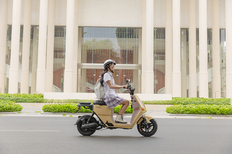 Dùng xe đạp điện có bắt buộc phải đội mũ bảo hiểm hay không?