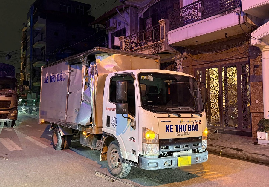 Kinh hoàng vụ xe tải tông liên hoàn 6 phương tiện tại Hoàng Mai rồi bỏ trốn