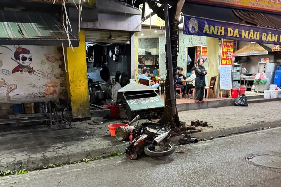 Kinh hoàng vụ xe tải tông liên hoàn 6 phương tiện tại Hoàng Mai rồi bỏ trốn