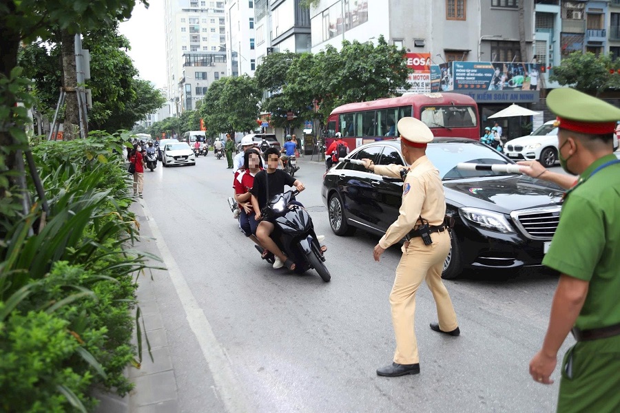 Chấn chỉnh vi phạm giao thông học đường: Phụ huynh ký cam kết không giao xe cho con