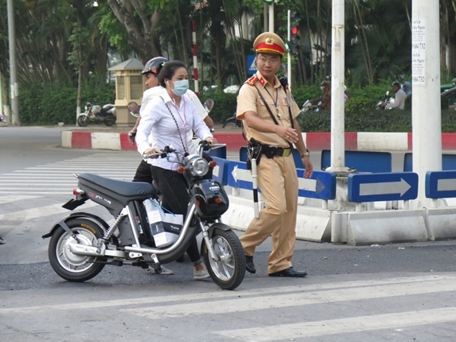 Nhiều người bị xử phạt khi chưa hiểu luật mới dành cho xe điện Nhiều người bị xử phạt khi chưa hiểu luật mới dành cho xe điện