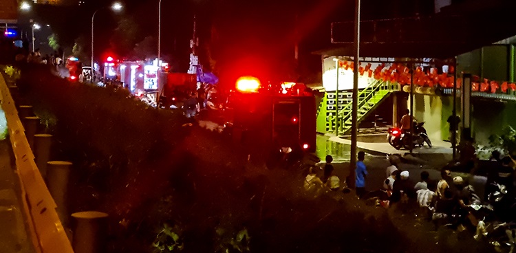 Biển lửa nuốt trọn nhà xưởng pin xe điện giữa đêm Hà Nội