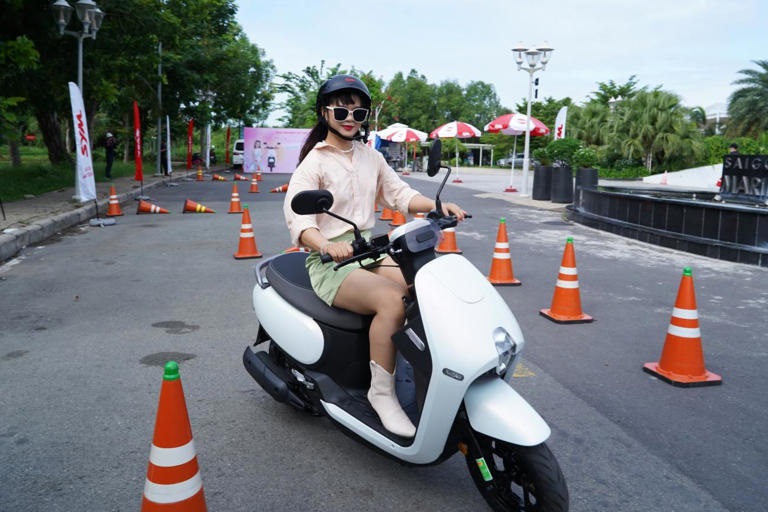 Luật mới về xe 50cc sẽ thay đổi thói quen di chuyển của học sinh như thế nào?