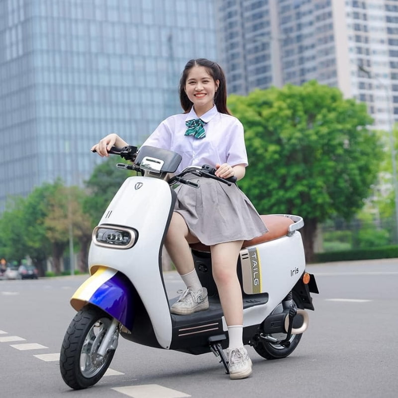 Có nên chọn xe máy điện tích hợp GPS và khóa từ xa?