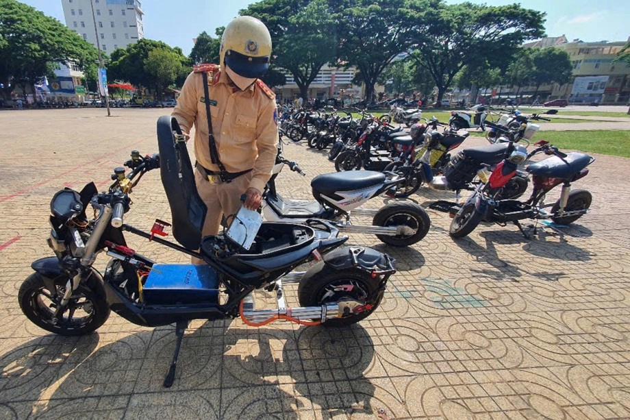 Những chiếc quái thú xe độ trở thành hiểm họa khôn lường trên phố