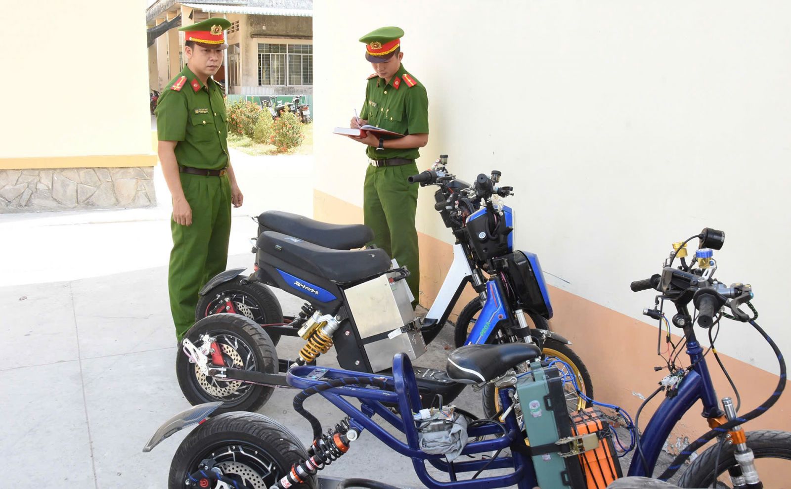 Thắt chặt kỷ cương giao thông Thủ đô: Cuộc chiến với xe độ, xe chế, xe che biển số