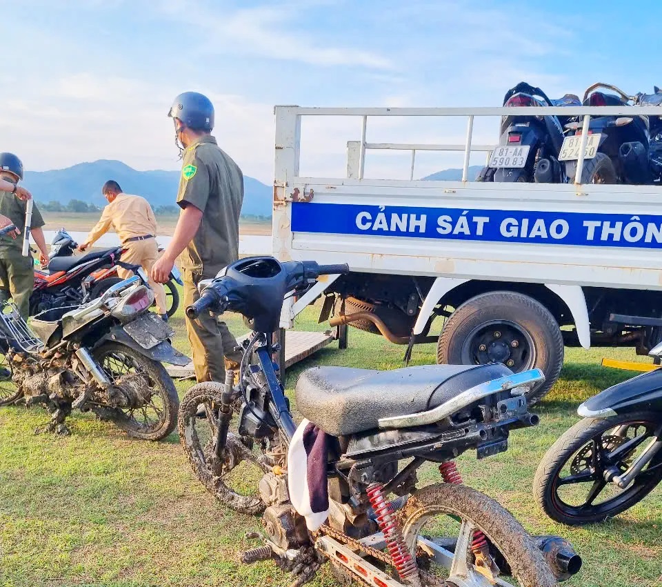 Thắt chặt kỷ cương giao thông Thủ đô: Cuộc chiến với xe độ, xe chế, xe che biển số