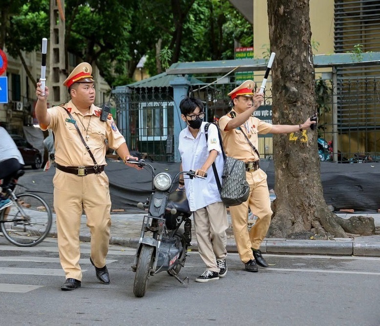Hà Nội tăng cường xử lý vi phạm giao thông của học sinh và phụ huynh