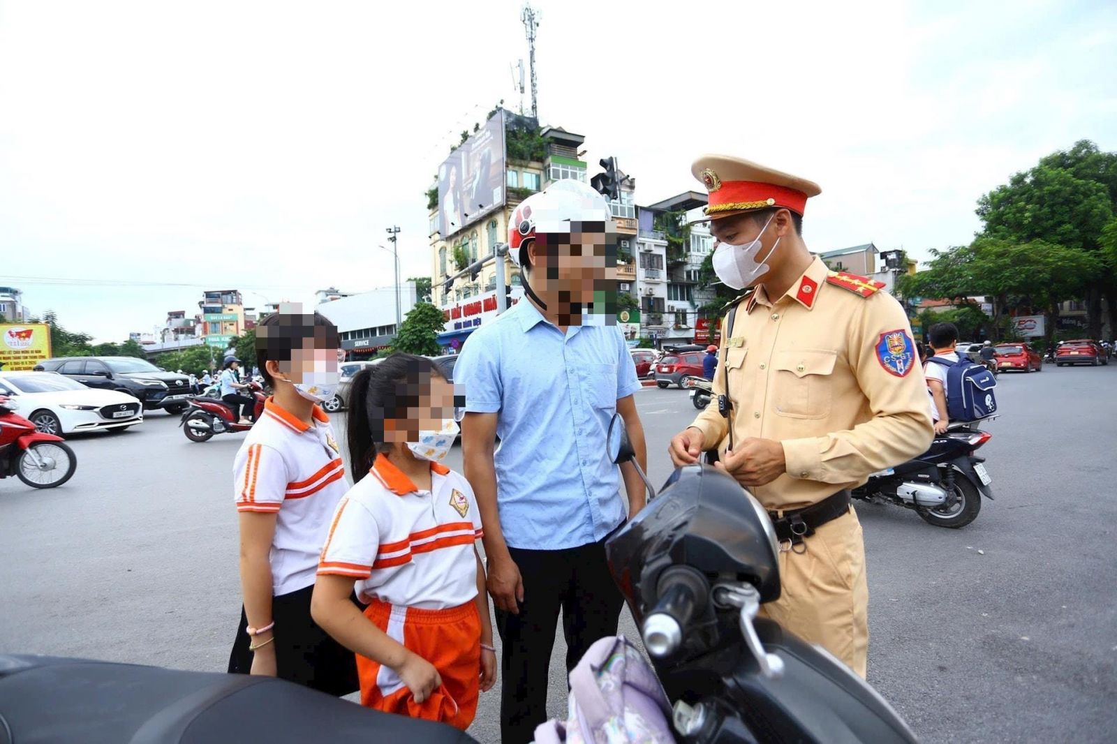 Hà Nội tăng cường xử lý vi phạm giao thông của học sinh và phụ huynh
