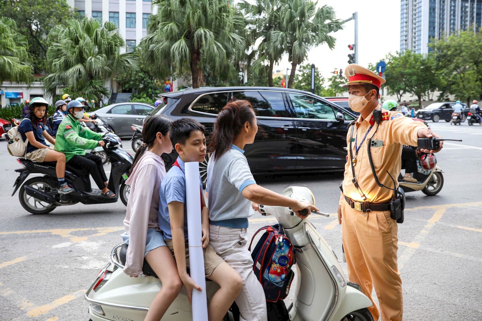 Hà Nội tăng cường xử lý vi phạm giao thông của học sinh và phụ huynh