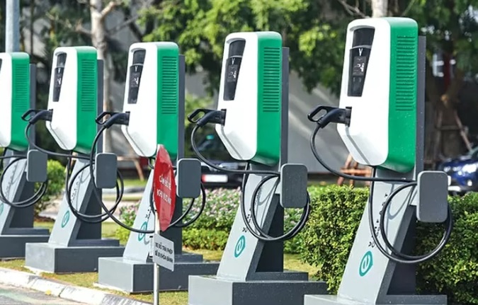 Hà Nội đề xuất lắp đặt 1.400 trạm sạc xe điện phủ khắp thành phố