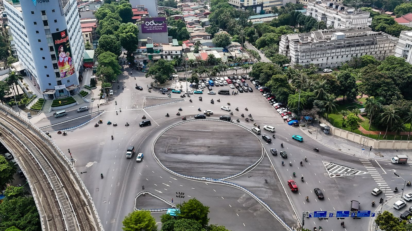 Hà Nội đề xuất lắp đặt 1.400 trạm sạc xe điện phủ khắp thành phố