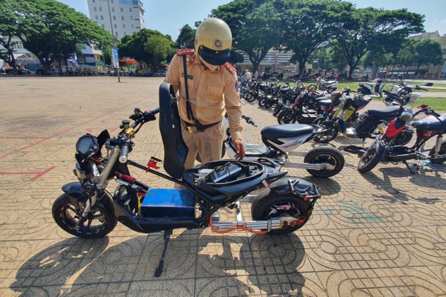 Thắt chặt kỷ cương giao thông Thủ đô: Cuộc chiến với xe độ, xe chế, xe che biển số