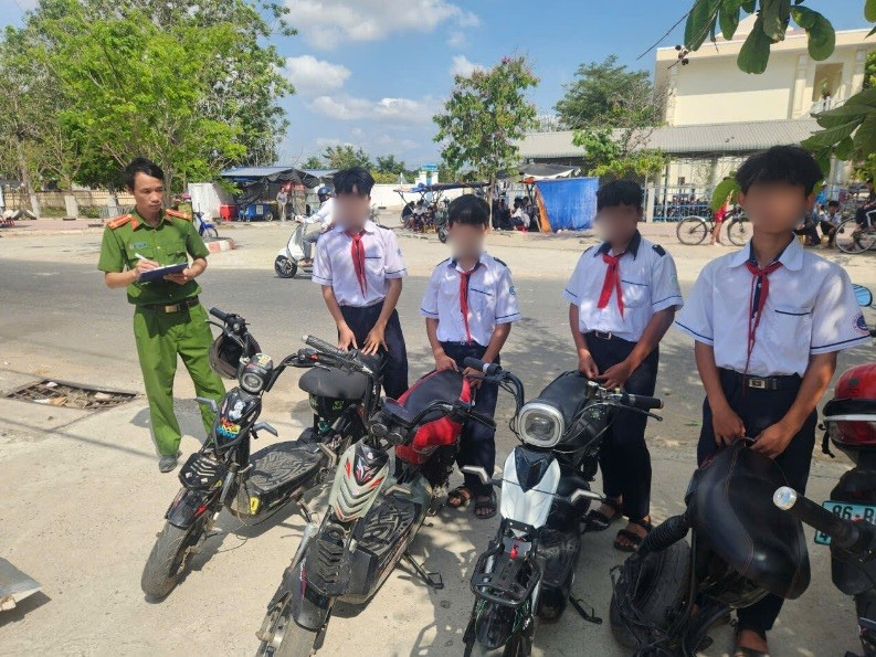 Chạy nhanh gấp đôi, rủi ro gấp nhiều lần, xe đạp điện, xe máy điện độ bị xử lý ra sao?