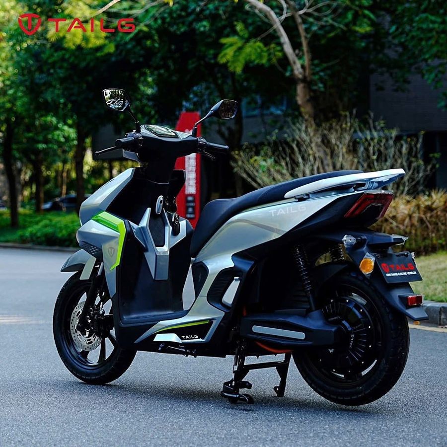 Cùng với sự phát triển nhanh của xe máy điện, người dùng Việt Nam đang thay đổi cách tiếp cận