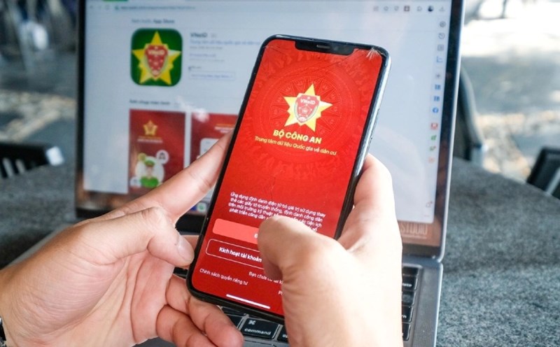 Chỉ với điện thoại, từ 1/4 bạn có thể phản ánh vi phạm giao thông qua app VNeID