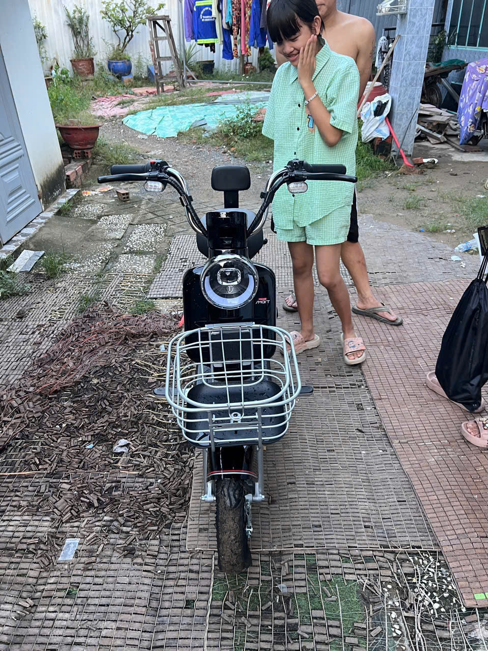 Chị khách hàng đáng yêu rinh ngay xe đạp điện Tailg JS32