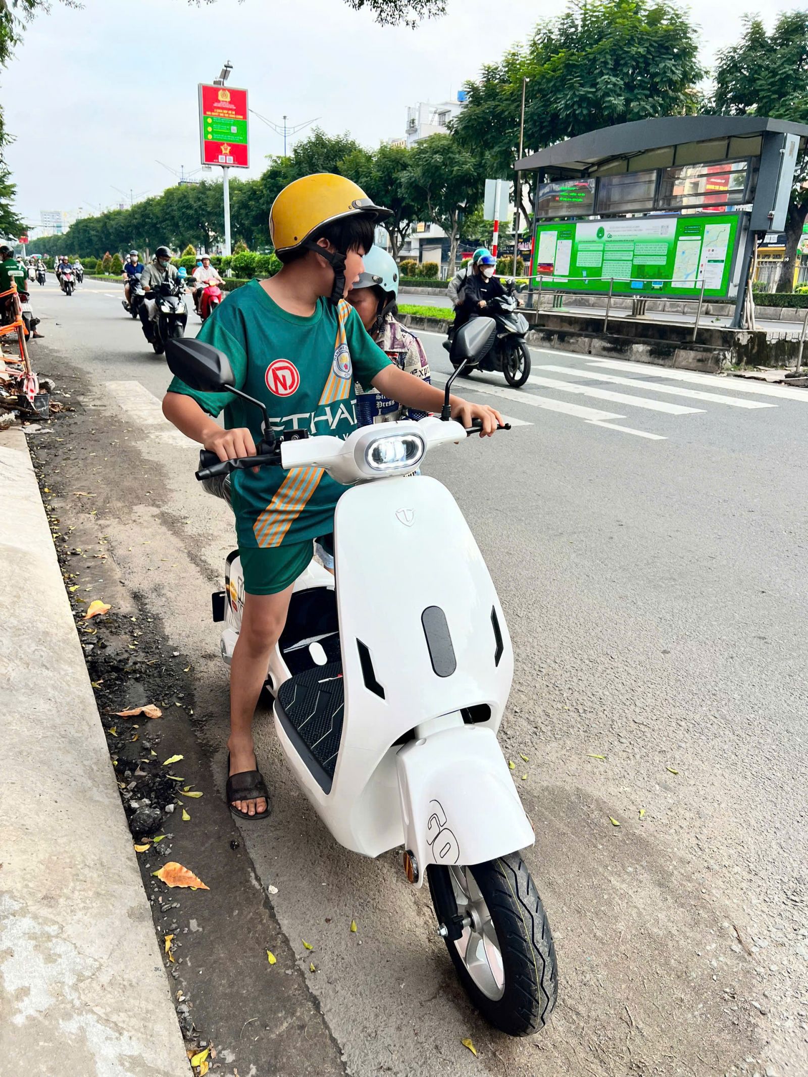 Khách hàng chốt liền tay Tailg GR55 màu trắng tinh khôi