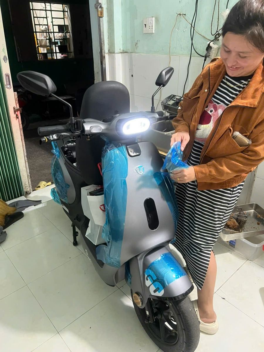 chị khách hàng chốt em tailg gr56 xám mờ