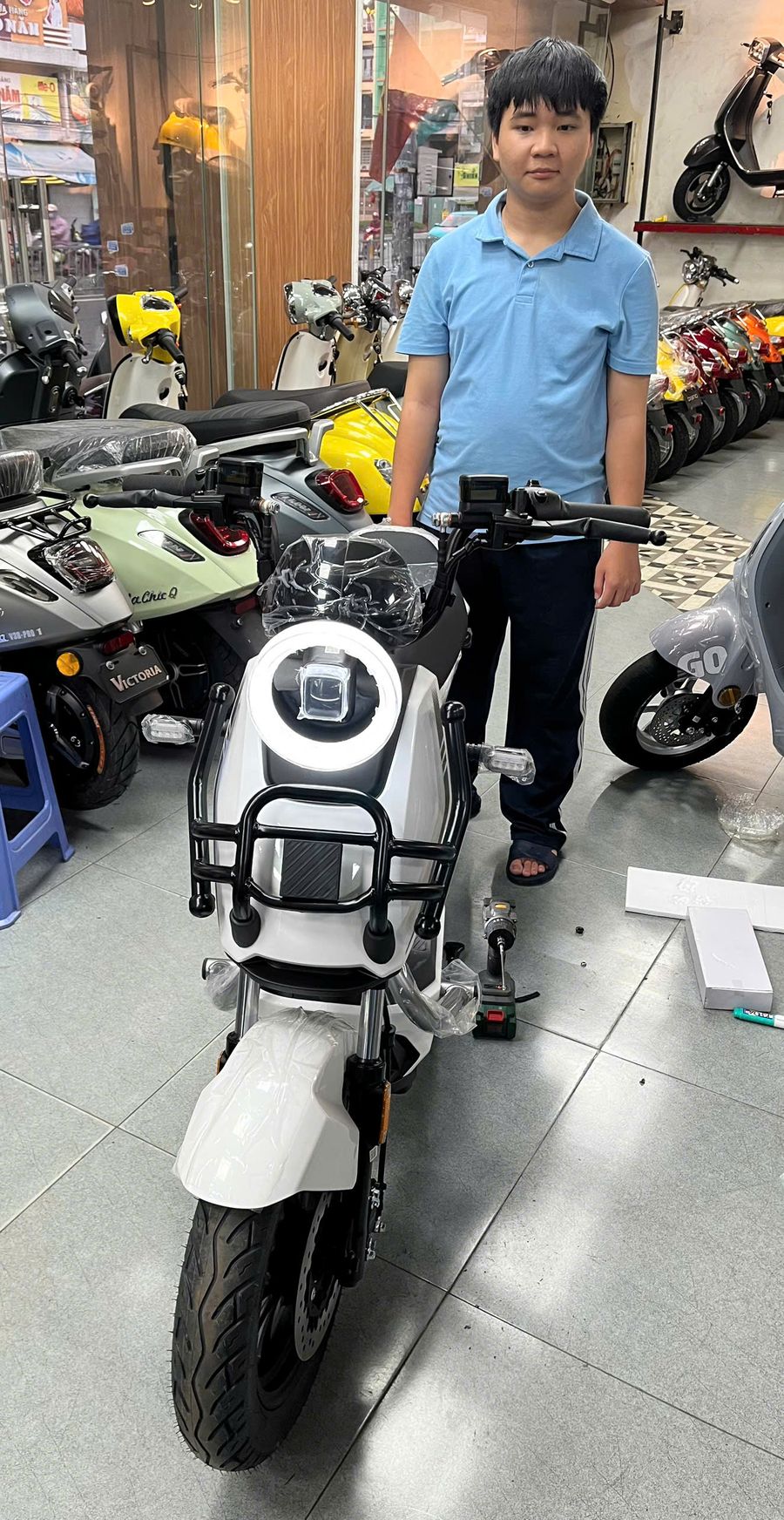 em trai được bố tặng 1 xe đạp điện tailg x51