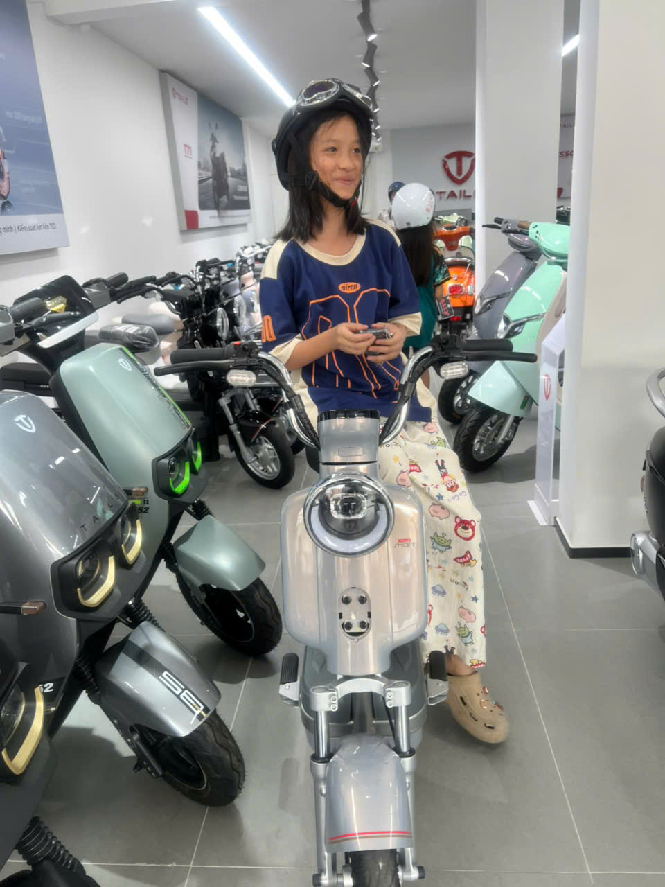 Con vào cấp 2 có nên cho đi xe điện? 10 bí quyết chọn xe an toàn cho con