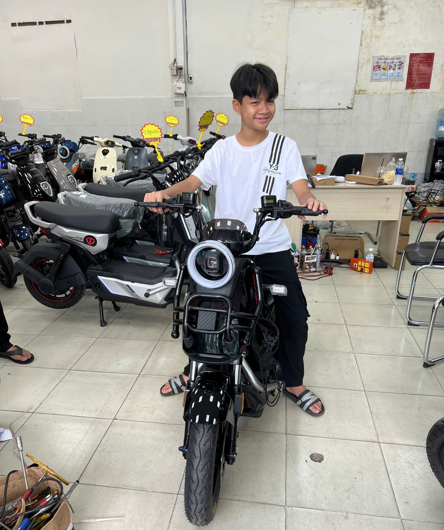 Con vào cấp 2 có nên cho đi xe điện? 10 bí quyết chọn xe an toàn cho con