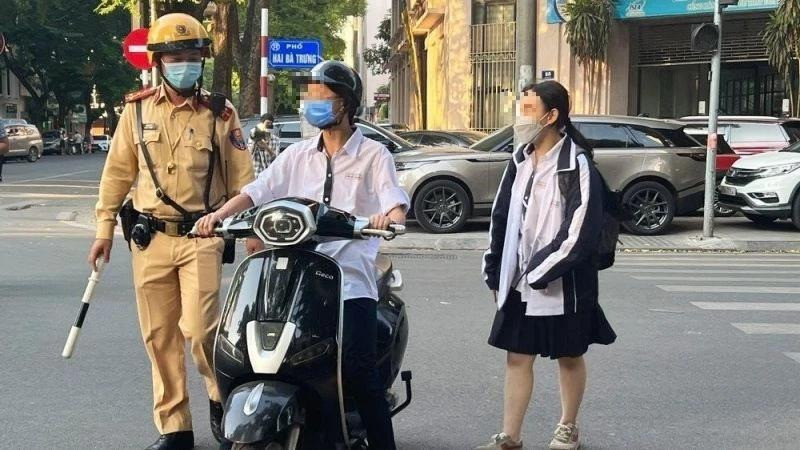 Vì sao phụ huynh không nên đứng tên xe điện cho con khi chưa đủ tuổi?