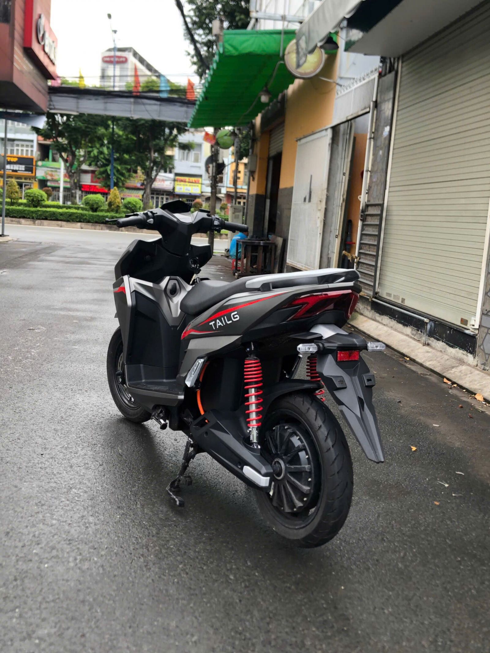 Sạc xe đạp điện qua đêm: Tiện lợi hay tiềm ẩn nguy cơ?