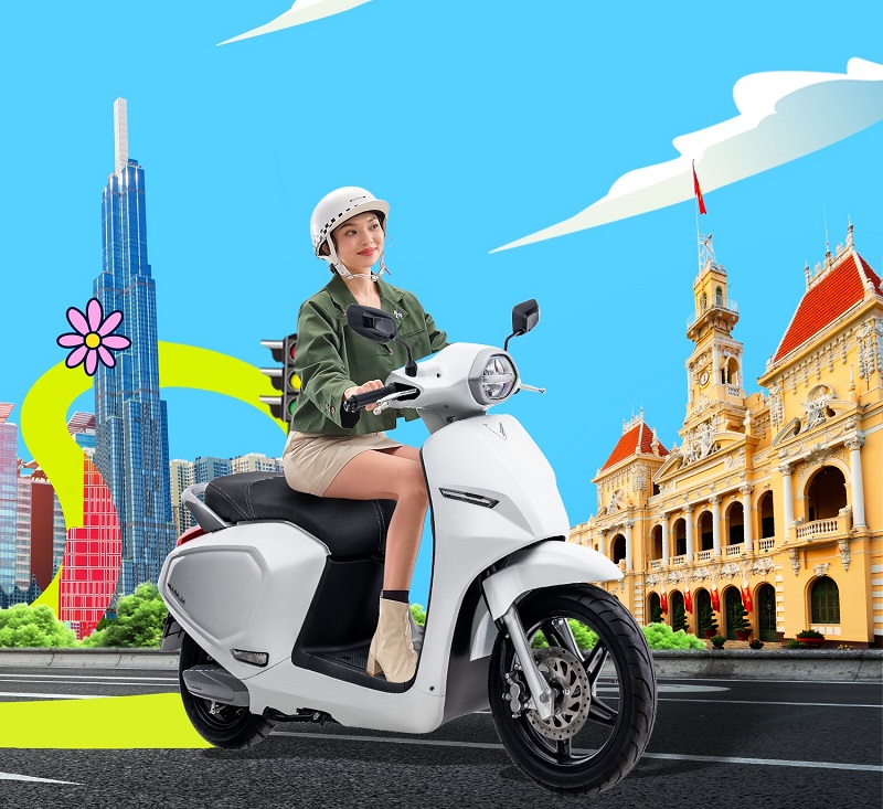 Tác động lớn đến thị trường xe hai bánh Chiến dịch đổi xe của VinFast đã ghi dấu ấn với hơn 2.000 lượt khách tham gia trong 48 giờ, đẩy doanh số xe điện tăng vọt. Số liệu từ VinFast cho thấy lượng xe điện bán ra trong hai ngày này gấp nhiều lần so với tuần trước, tạo nên một cột mốc quan trọng cho thị trường hai bánh. Các đại lý phải tăng cường nhân sự để xử lý lượng khách đăng ký tăng đột biến, cho thấy sức hút mạnh mẽ của chương trình.