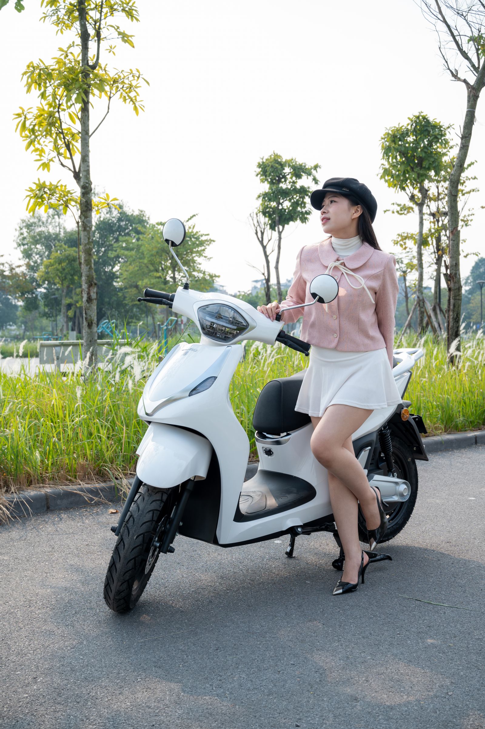 Hóa trang để gây chú ý, người giao xe cũng chịu phạt không hề nhẹ