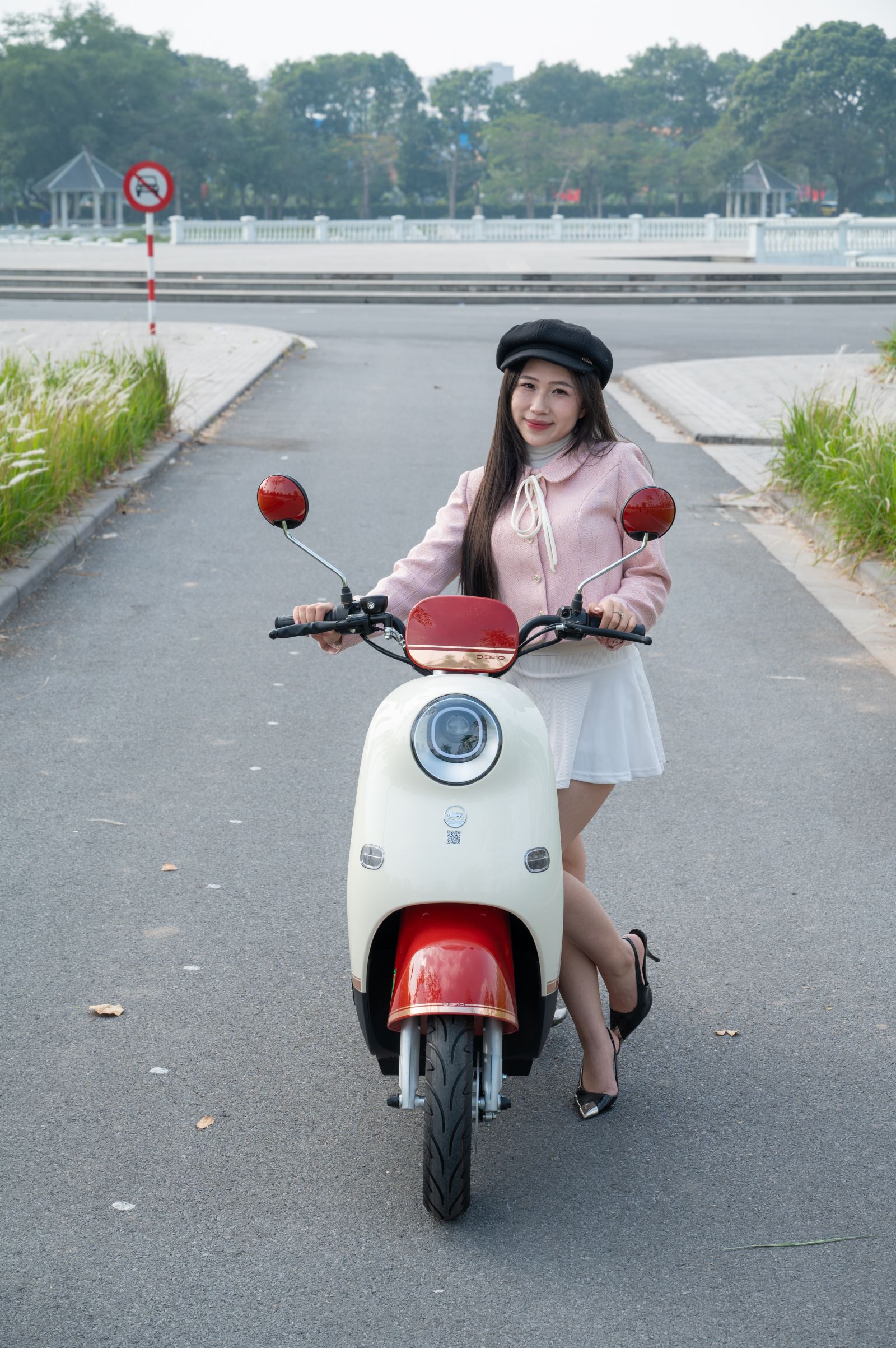 Hóa trang để gây chú ý, người giao xe cũng chịu phạt không hề nhẹ