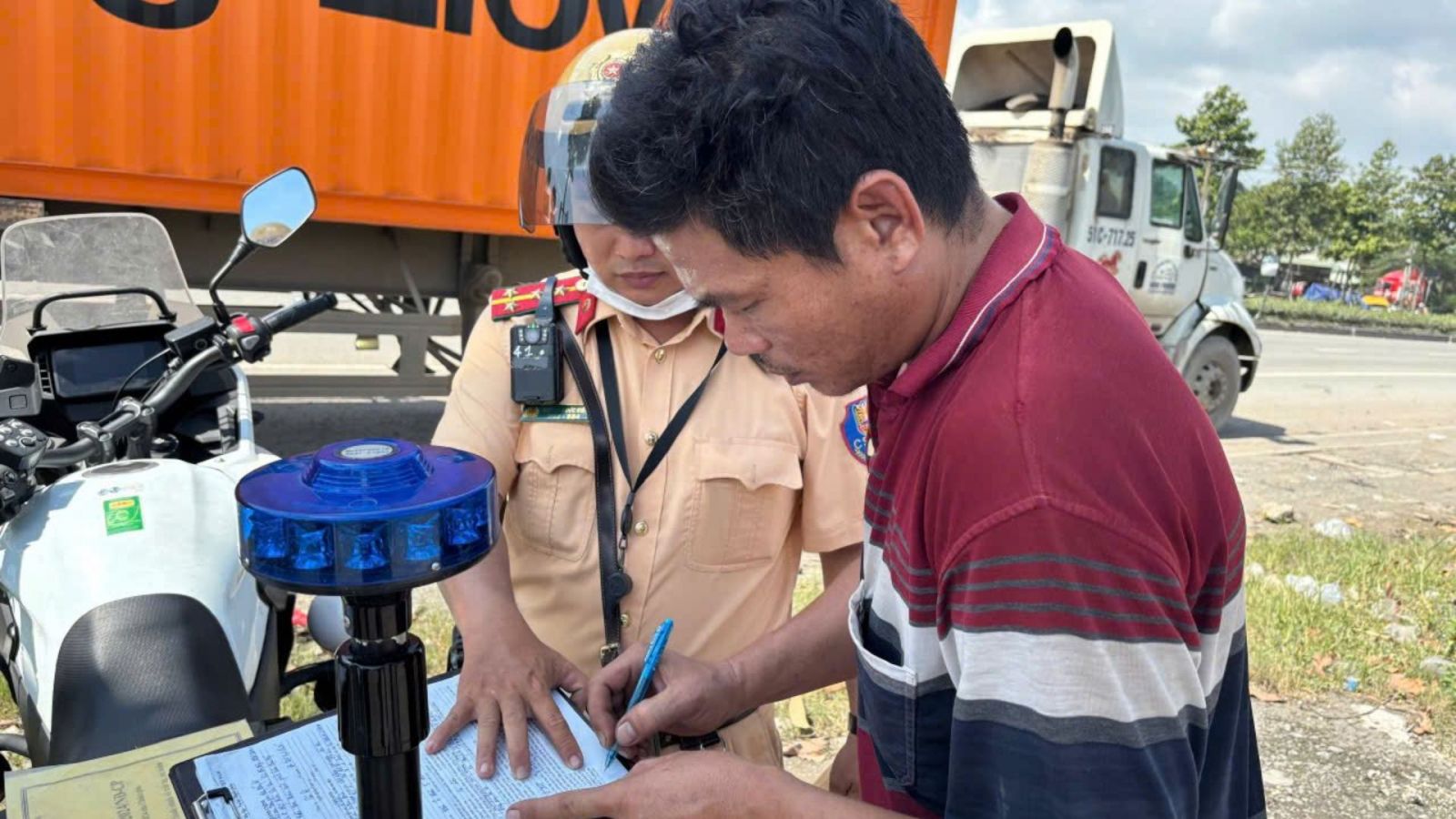 Bán xe xong vẫn dính phạt