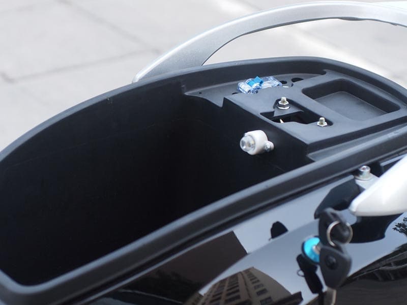 Vai trò của công tắc nguồn trong cốp xe điện