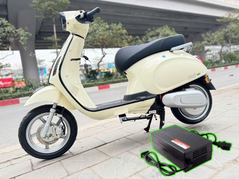 Cẩn thận khi sạc xe điện không tự ngắt và bình ngày càng nóng lên khi cắm điện?