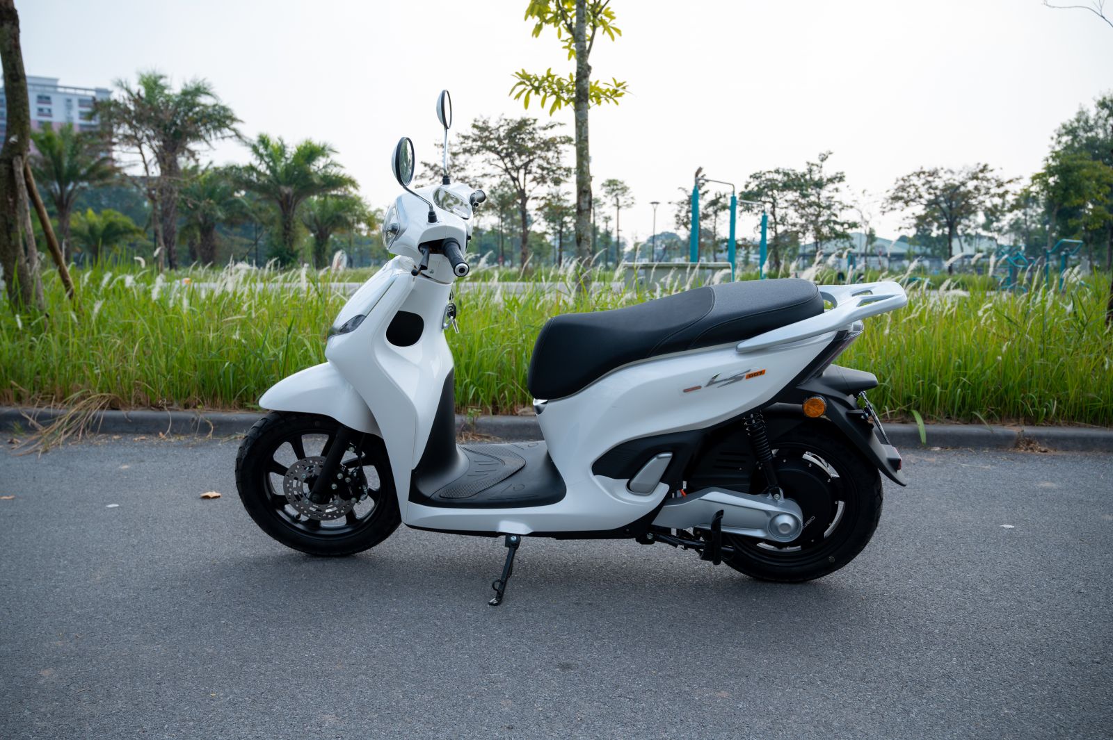 Chỉ hơn 20 triệu có thể sở hữu mẫu xe máy điện có kiểu dáng như xe máy SH