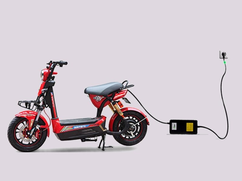 có nên để xe điện sạc qua đêm không