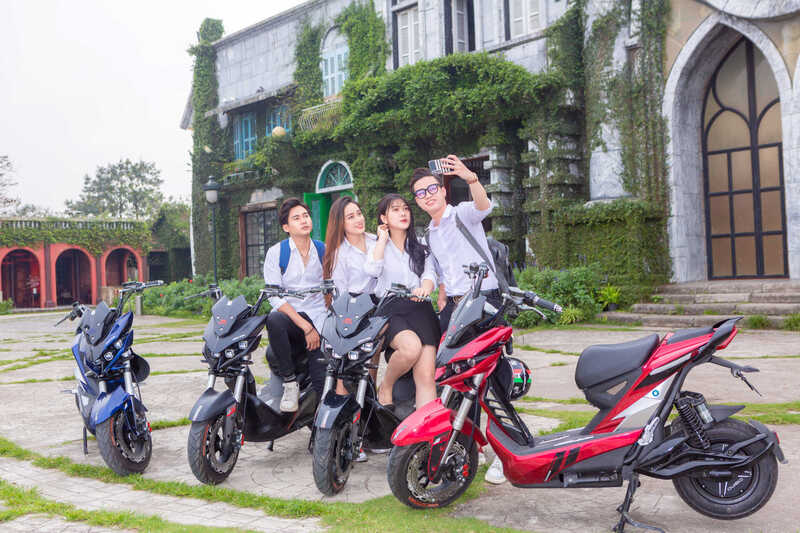 có nên để xe điện sạc qua đêm không